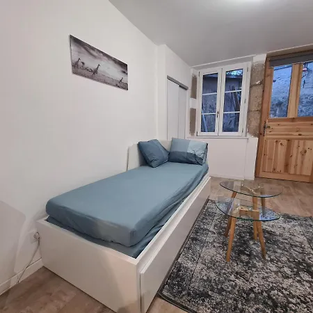 Hebergeneve : Aux Pieds Du Chateau Жекс